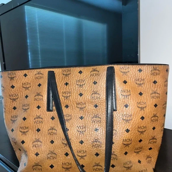 MCM Brown and Black Tote Bag with Iconic Monogram - Picture 2 of 3
